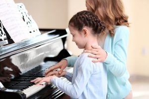 Comment accompagner votre enfant dans l'apprentissage du piano