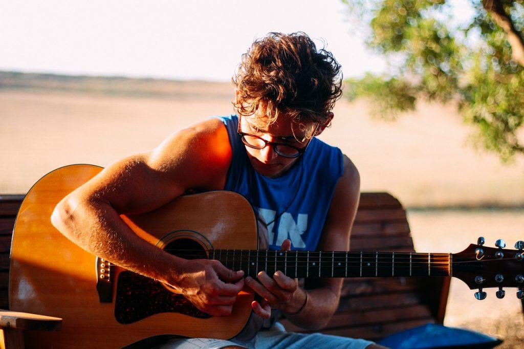 Comment JOUER DE LA GUITARE avec ses ENFANTS 